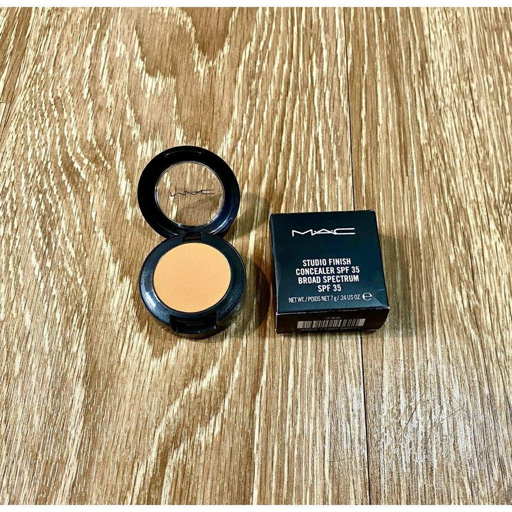 MAC Cosmetics Studio Finish SPF35 Concealer NW40 - Full Size 7 g / 0.24 Oz. New